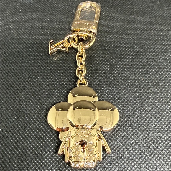 ✅ PRICE IS FIRM ✅ FASHION Gold and Brown Monogram Flower Bag Charm - Picture 3 of 3